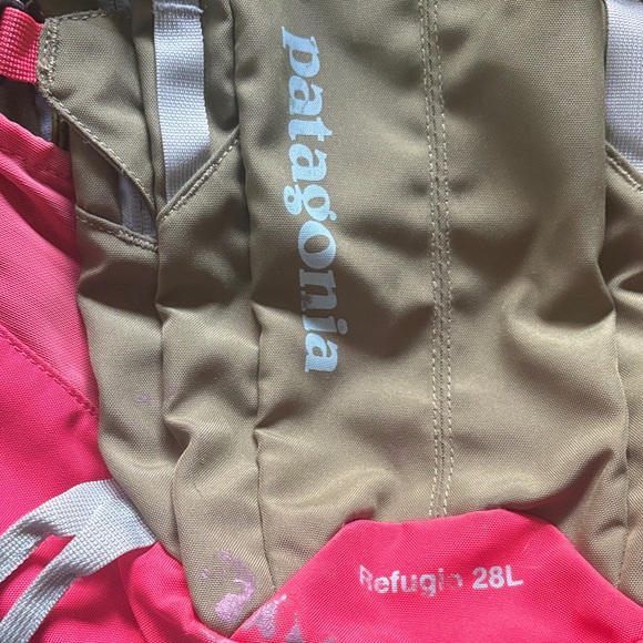Patagonia Refugio Backpack, Olive and Pink - Picture 2 of 7